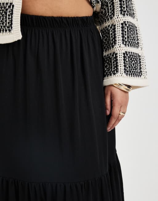 ONLY Curve tiered maxi skirt in black, 4 of 5