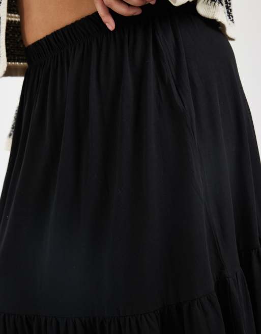 ONLY Curve tiered maxi skirt in black, 5 of 5