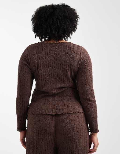 ONLY Curve - Top met lange mouwen en textuur in chocoladebruin, deel van co-ord set, 4 van 4