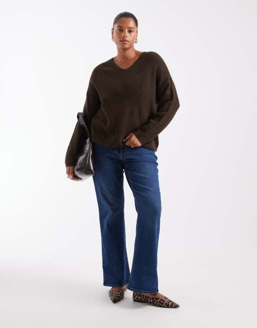 ONLY Curve v-neck jumper in dark brown, 2 of 4