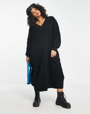 Only Curve v neck knitted midi dress in black