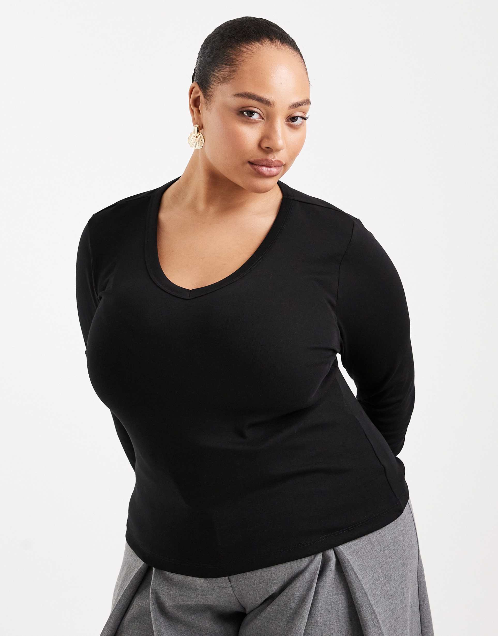 only curve v-neck long sleeve top in black