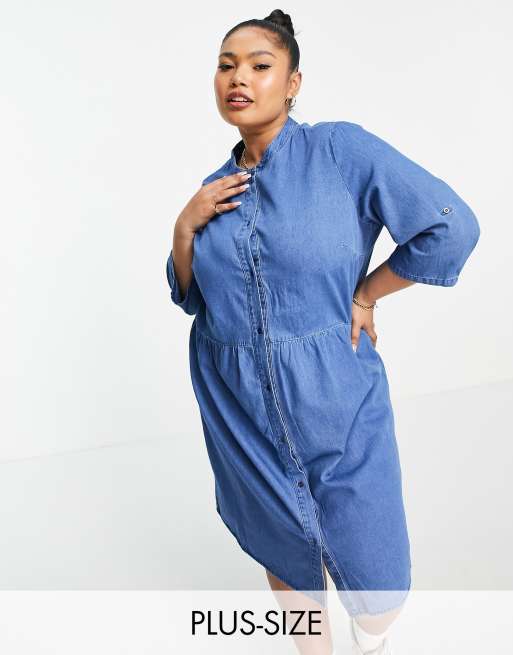 Only Curve - Vestito camicia corto di jeans con colletto serafino lavaggio blu chiaro