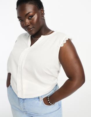 Only Curve – Vit blus med virkade detaljer och v-ringning - view 1