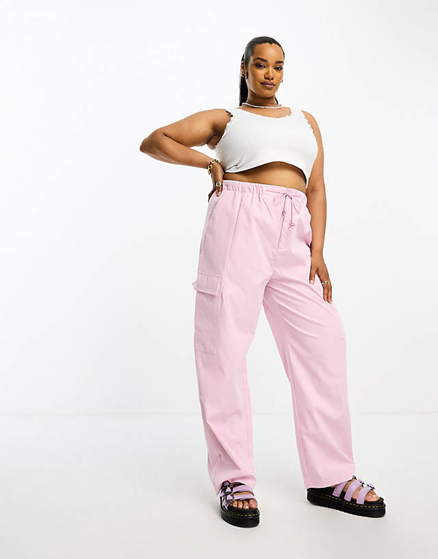 ONLY Curve - wide leg cargo trousers in pale pink