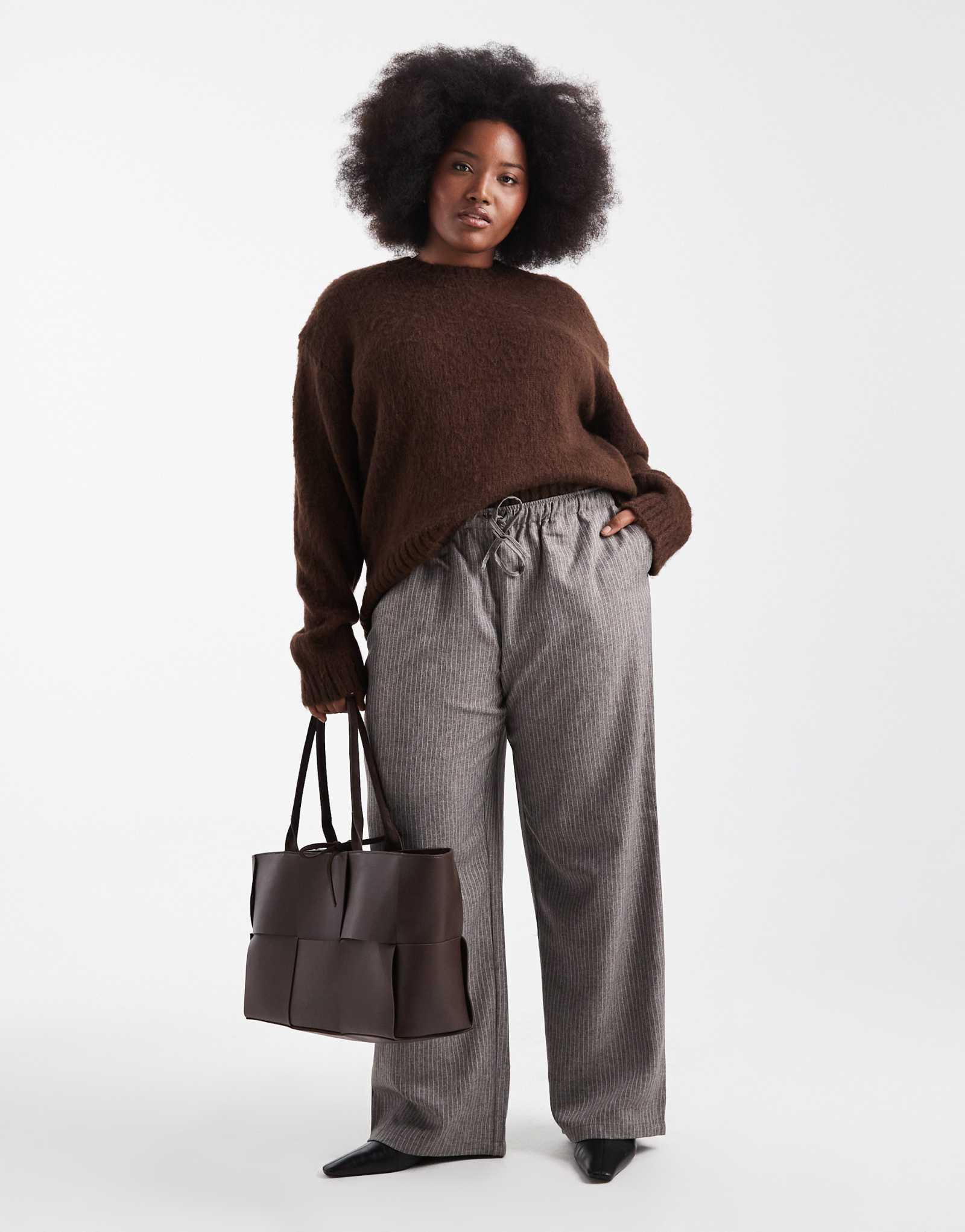 ТОЛЬКО облегающие широкие брюки в тонкую полоску серого цвета