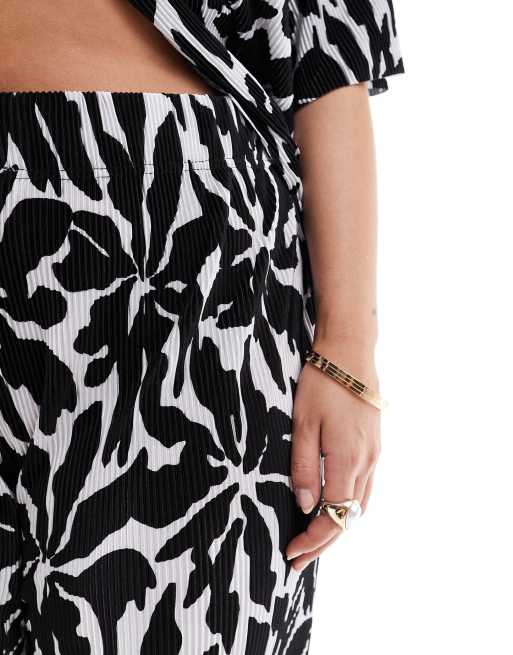 ONLY Curve wide leg trouser co-ord in abstract flower print  , 3 of 5