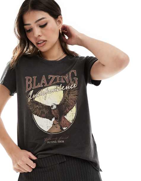 Only – Czarny T-shirt z efektem sprania i nadrukiem orła - view 1