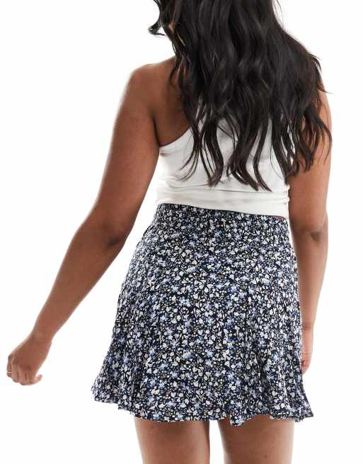 ONLY elasticated waist skort in navy ditsy floral  , 2 of 5