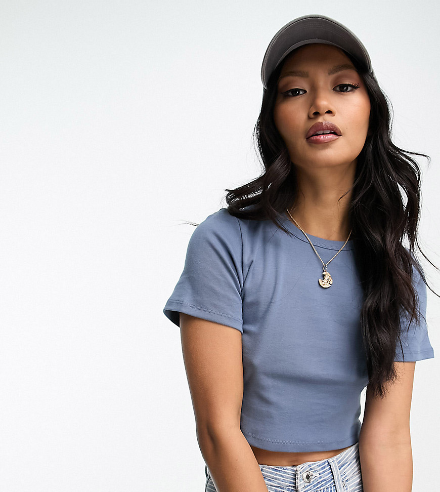 Only exclusive cropped fitted t-shirt in blue-Gray