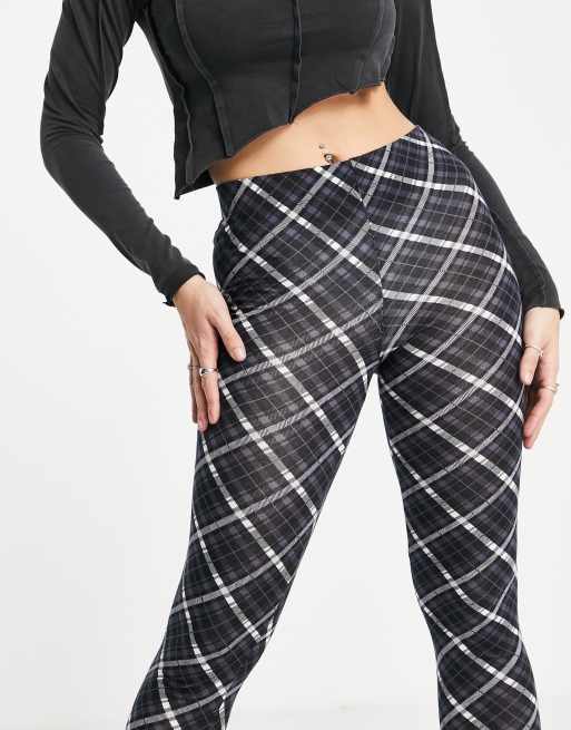 Only Exclusive leggings in grey check , 2 of 4