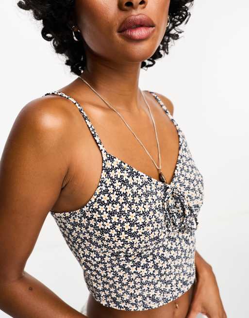 Only exclusive tie detail cropped cami top in black ditsy floral, 3 of 4