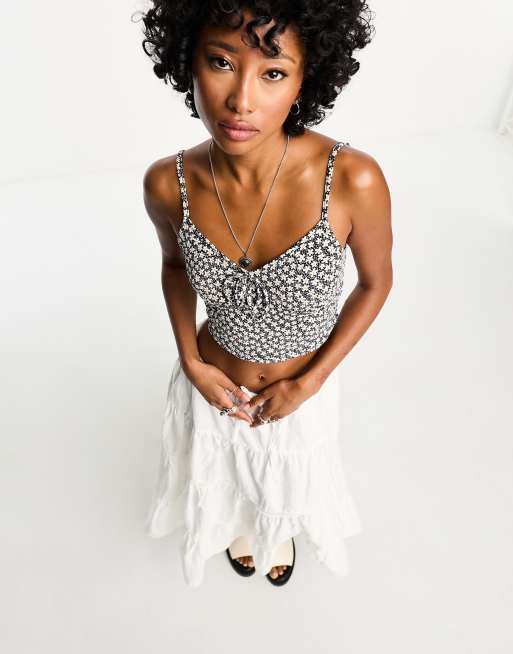 Only exclusive tie detail cropped cami top in black ditsy floral, 4 of 4
