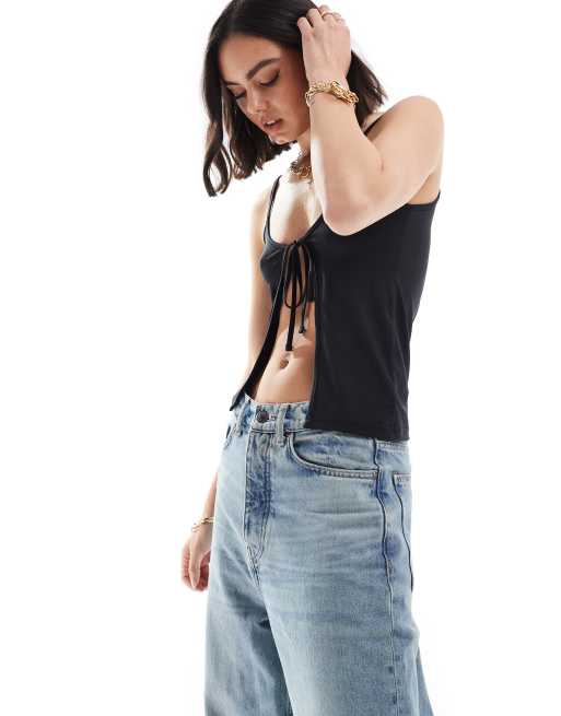 ONLY – Figurbetontes Camisole in Schwarz mit Bindedetail 