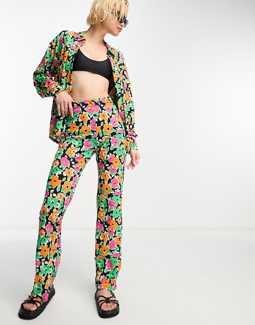 Only Flared Pants In Multi Oversized Floral - Part Of A Set-black