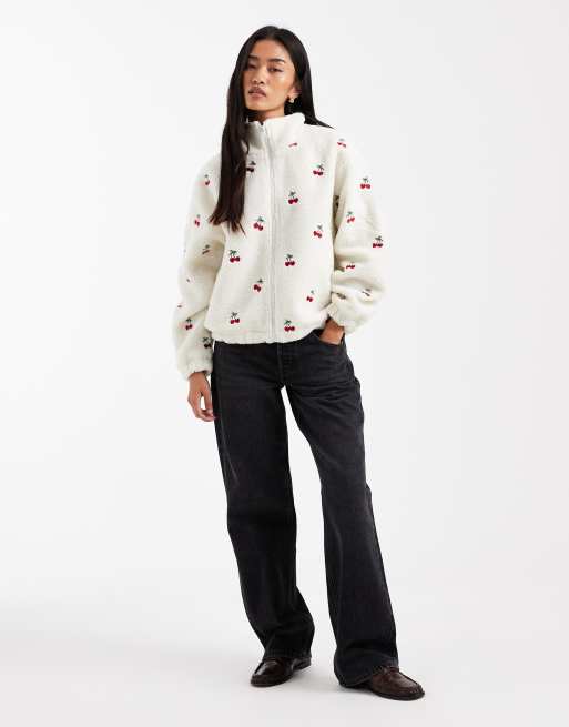ONLY – Fleece-Jacke in Weiß mit Kirsch-Stickereien, 2 von 4