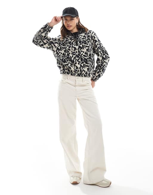 ONLY - Fleece sweater met korte rits en print in zwart en wit, 2 van 4