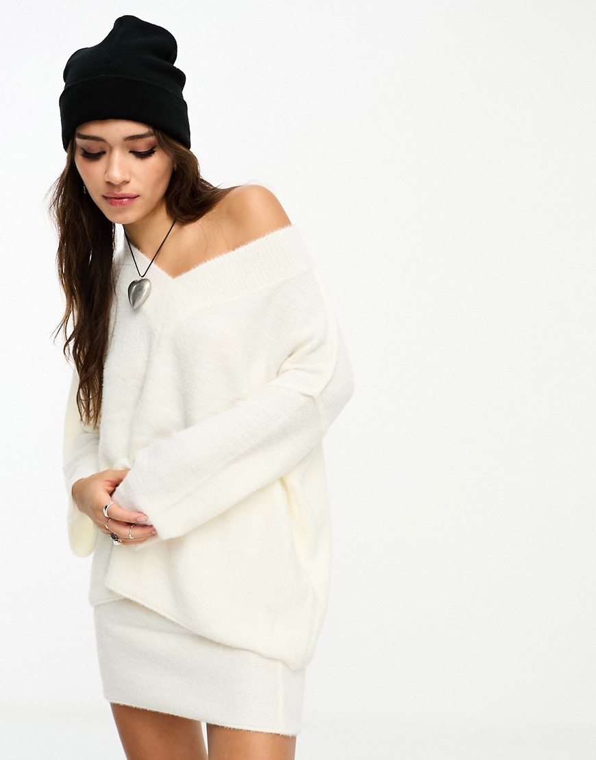 Only Fluffy V Neck Longline Sweater In Cream - Part Of A Set-white