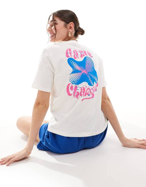 ONLY - Game Changer - Hvid T-shirt i firkantet snit med grafisk print på ryggen 