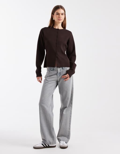ONLY - Gebreid vest met O-hals in chocoladebruin, 2 van 4