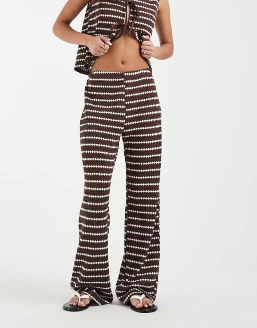 ONLY - Gebreide gestreepte broek met wijde pijpen in zwart, deel van co-ord set, 2 van 5