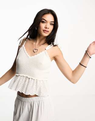 Only - Gehaakte top met geschulpte rand en broderie in wit | ASOS