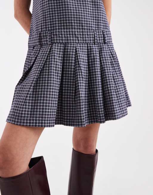 ONLY - Geplooide mouwloze mini jurk met verlaagde zoom in marineblauwe gingham ruit, 4 van 4