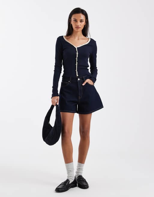 ONLY - Geribbeld gebreid vest met geschulpte contrasterende rand in marineblauw, 3 van 4