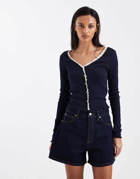 ONLY – Gerippte Strickjacke in Marineblau mit gekräuseltem Saum und Kontrastnaht - view 1