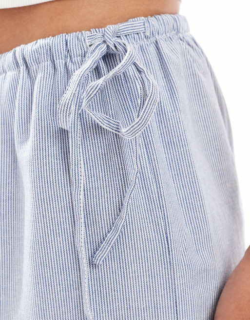 ONLY - Gestreepte broek met wijde pijpen en strikdetail in blauw, 2 van 5