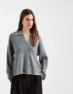 ONLY - Gestricktes Polohemd in Grau mit Kontrastnaht