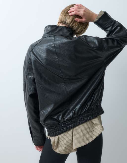 ONLY giacca bomber oversize in pelle sintetica nera, 4 di 5