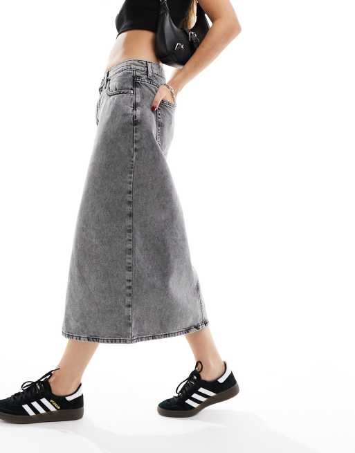 Only Gonna midi di jeans color grigio slavato con spacco sul davanti e borchie ASOS