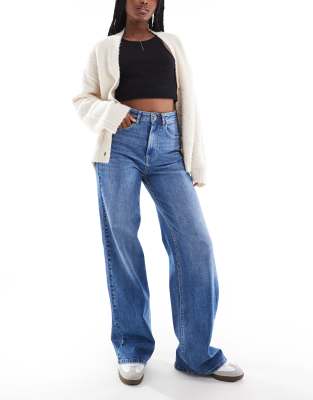 Hannah extra high rise wide leg jeans in mid blue wash