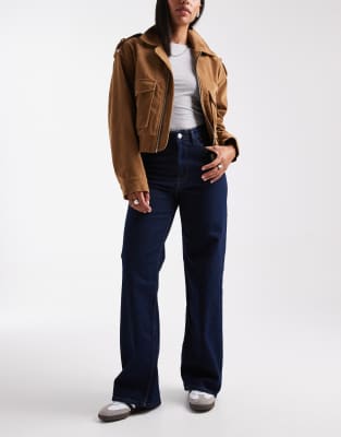 ONLY - Hannah - Jeans in dunkelblauer Rinse-Waschung mit besonders hohem Bund und weitem Bein