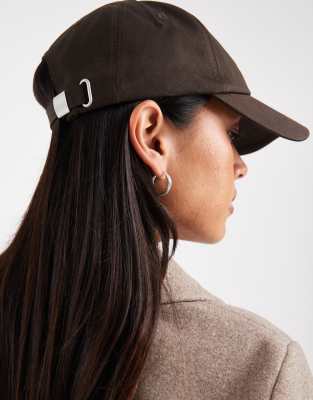 Only Hello Weekend Cap In Brown