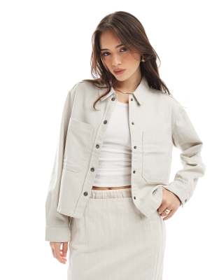 ONLY - Hemdjacke aus Baumwolle in Steinbeige mit Taschendetail-Neutral