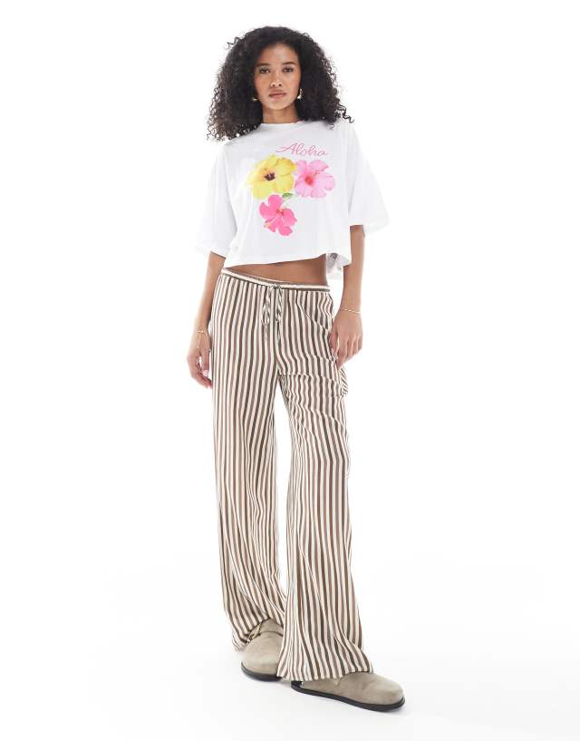 ONLY hibiscus graphic crop t-shirt in white | ASOS