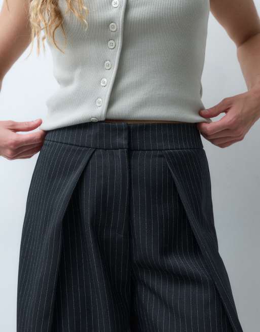 ONLY high rise barrel leg pants with pleats in black pinstripe, 5 of 5