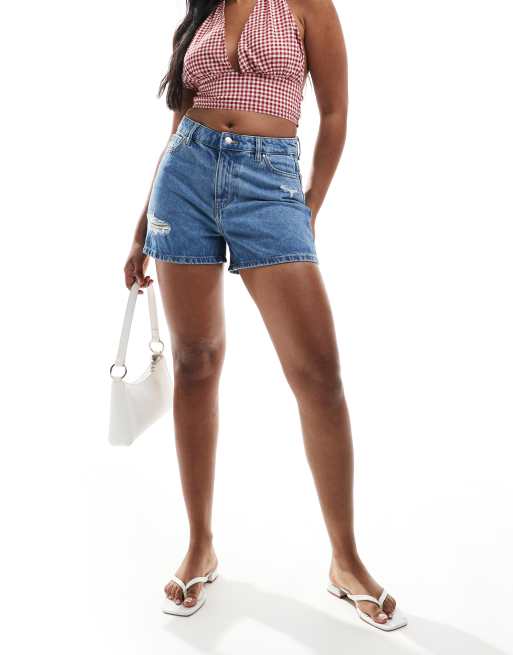 ONLY high waisted distressed denim mom shorts in mid blue , 3 of 5