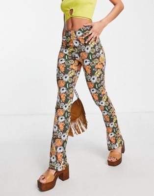 Only high waisted flared trousers in brown retro floral