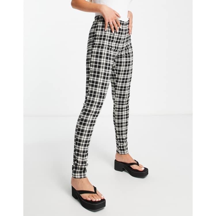 Black/white checkered leggings