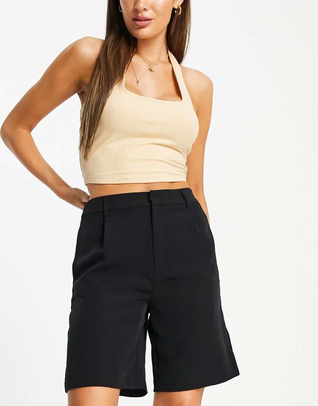 Only high waisted tailored shorts in black