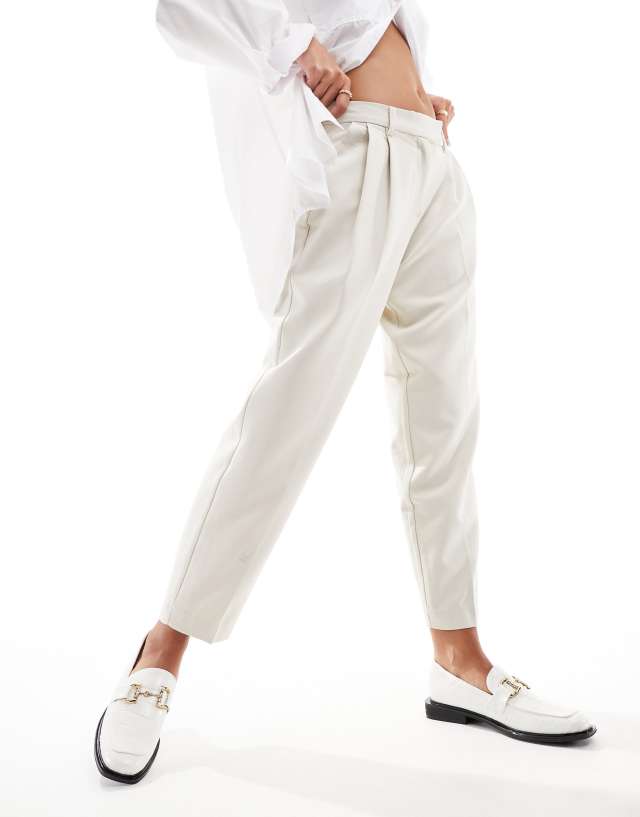 ONLY - high waisted tailored trousers in stone