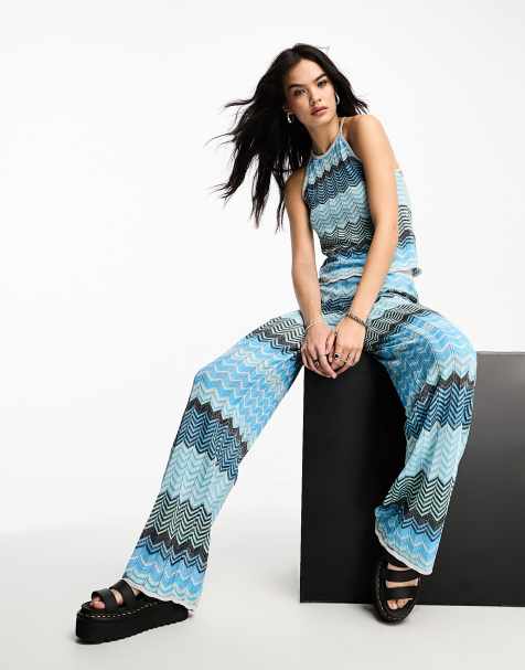 Only – Hochgeschlossenes Strick-Trägertop in Blau mit Glitzer-Chevron-Print, Kombiteil - view 1
