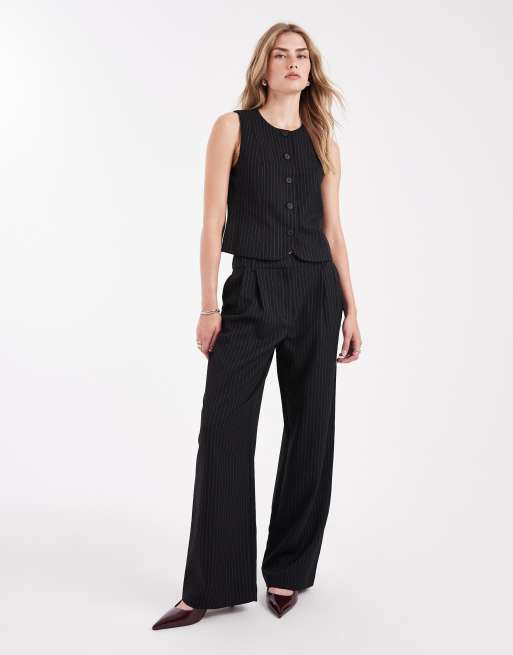 ONLY - Hoogsluitende gilet met krijtstreep in zwart, deel van co-ord set, 2 van 4