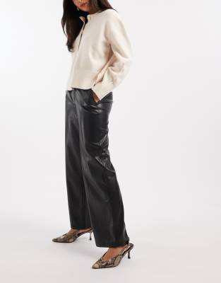 ONLY - Hose aus Kunstleder mit weitem Bein in Schwarz