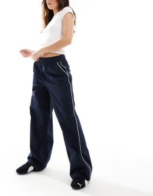ONLY - Hose in Marineblau mit weitem Bein und farblich abgesetzter Paspelierung