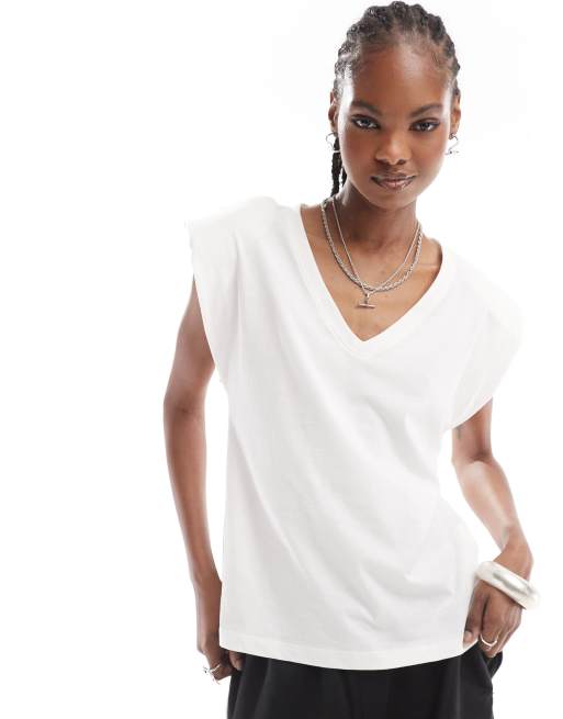 Only - Hvid T-shirt med V-hals og skulderpuder 