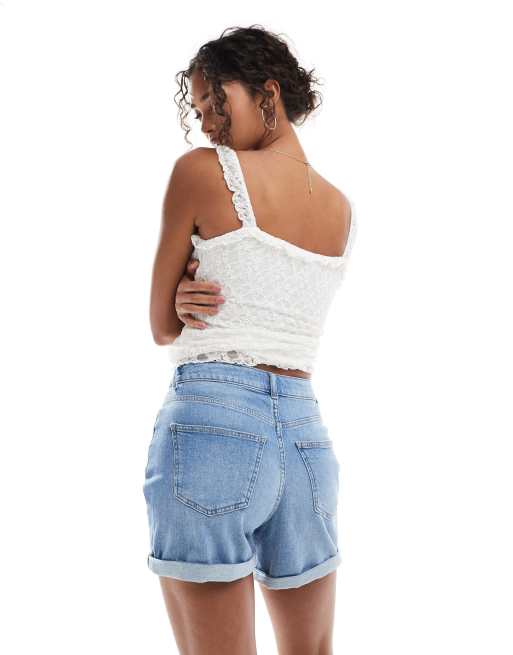 Only – Jeansshorts in hellblauer Waschung mit Stretchanteil und Umschlagsaum, 4 von 5